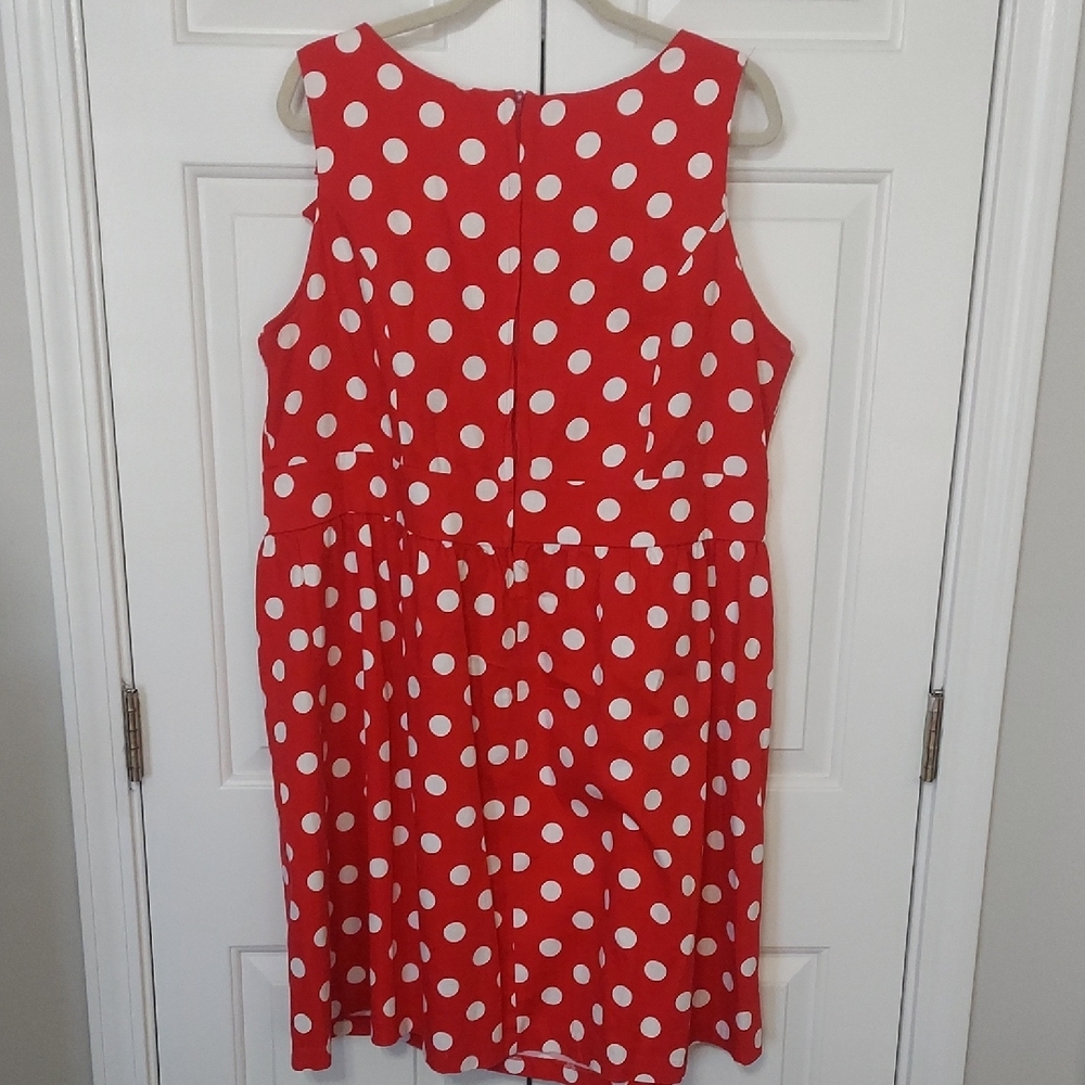 Elegant Red Polka Dot Midi Dress - Picture 5 of 8